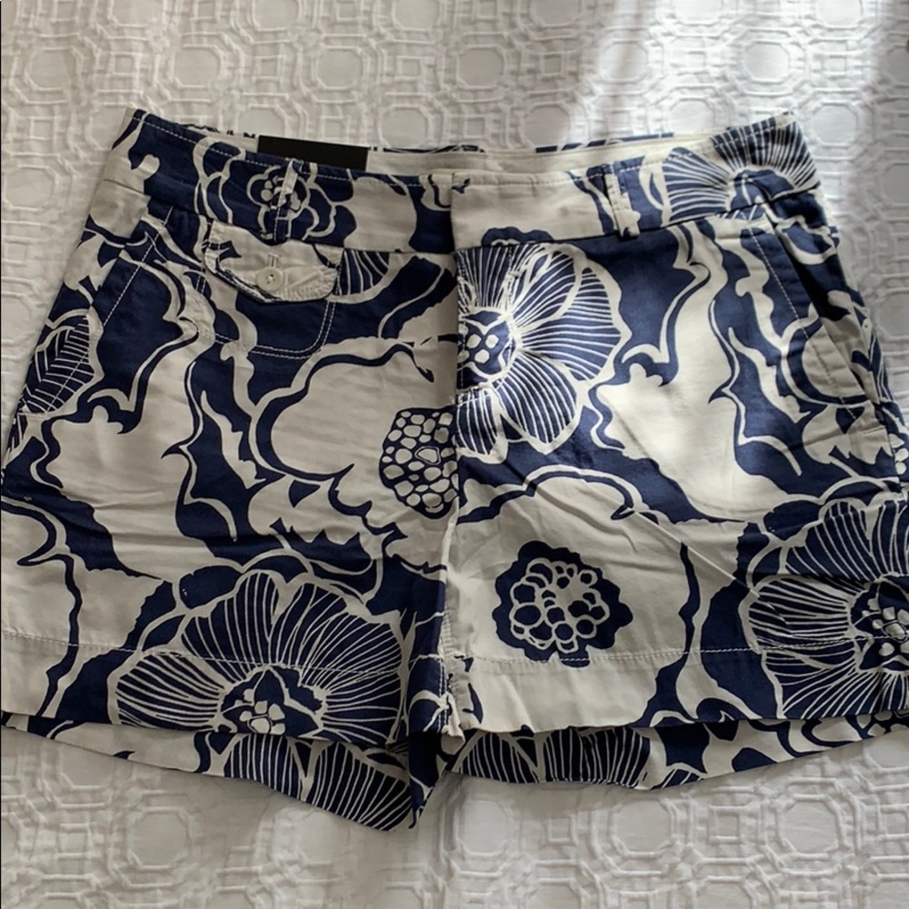 Banana Republic “Martin Fit” Print Short Shorts